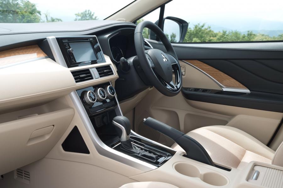 Интерьер Mitsubishi Xpander 2017 года  (фото 12 из 30)